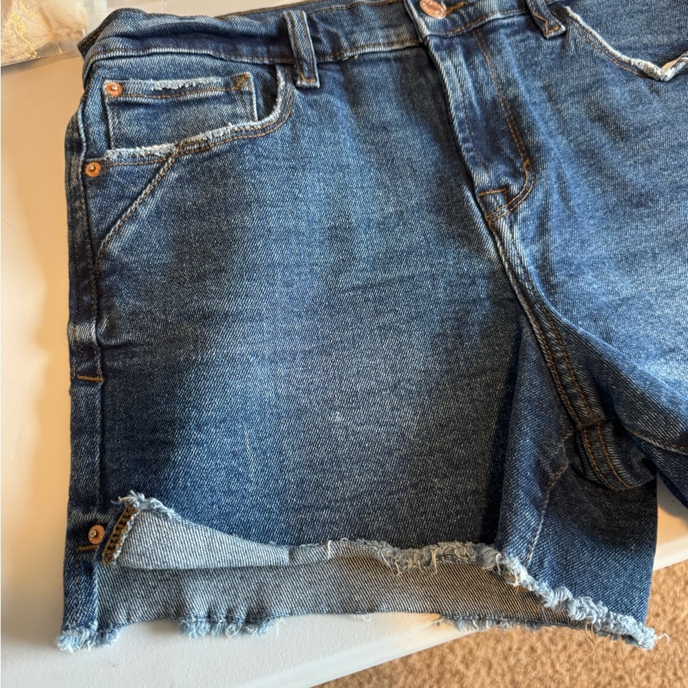 Kensie VintageLuxe Blue Jean Shorts No Size Tag, 16” Waist - Picture 8 of 8